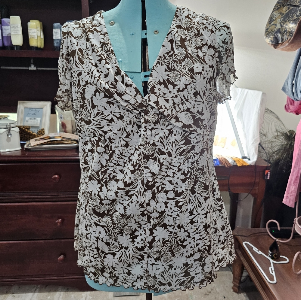 Liz Claiborne brown and white top XL